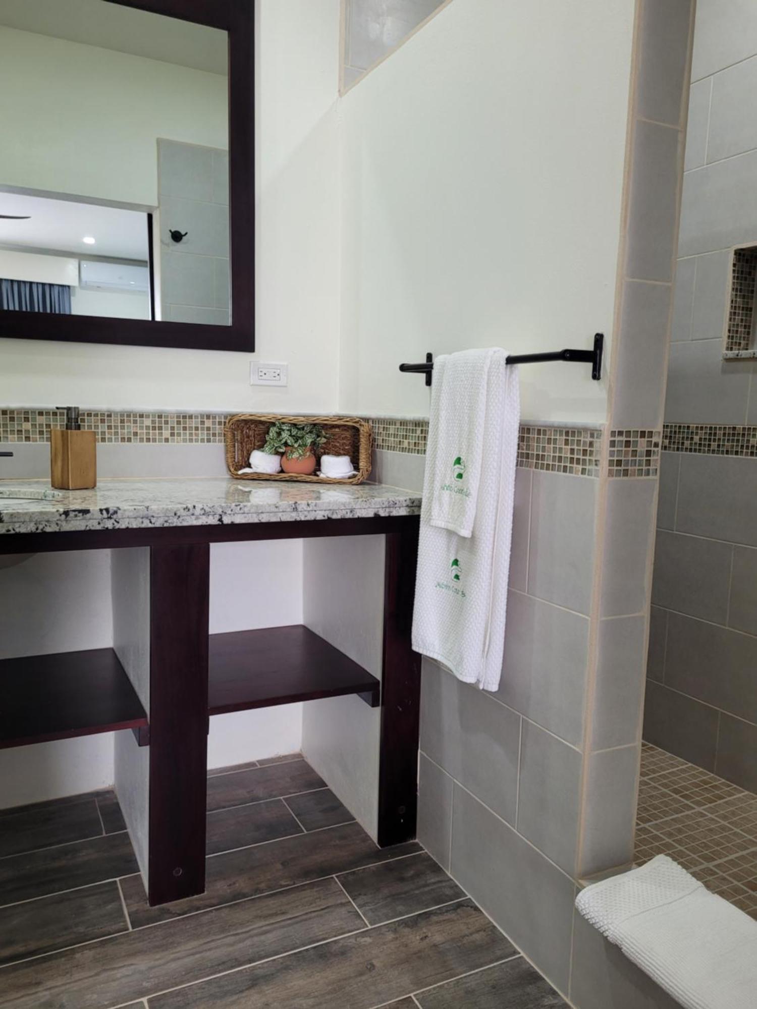 Ashton Court Belize Hotel Belize City Buitenkant foto
